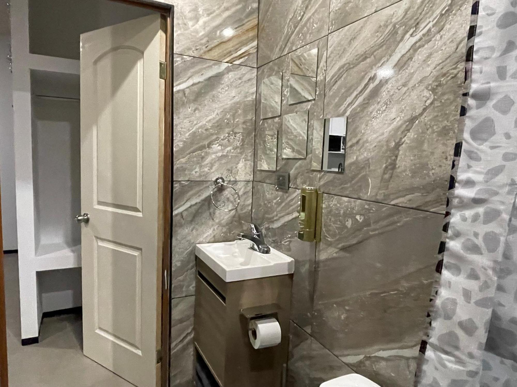 Apartamentos Aeropuerto سيوداد خواريز المظهر الخارجي الصورة